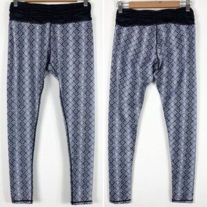 Size Medium Leggings Animal Print Gray White Black Fitted Stretch NEW Mint Lilac